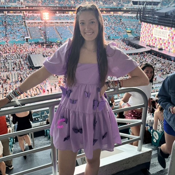 Meet your Posher, Madelyn - Picture 1 of 4